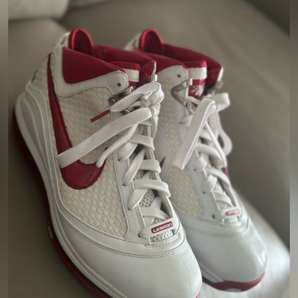 Nike Air Max LeBron 7 NFW White Varsity Red 2010 Size 10  383578-161